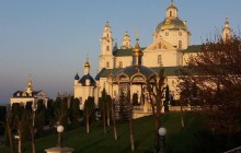 В Светлую Пятницу Митрополит Онуфрий совершил литургию в Почаевской лавре