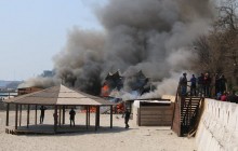 На одесском пляже произошел масштабный пожар в ресторане (фото)