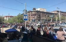 Противники "мафиозной власти" перекрыли центр Еревана накануне выборов премьер-министра