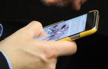 Депутат-"фронтовик" на заседании Рады рассматривал откровенные снимки известной телеведущей (фото)