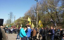 Акція протесту під Кабміном: у хід пішли димові шашки (відео)