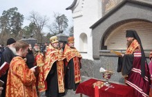 На Радоницу освятили новую часовню на кладбище в Пуще-Водице в Киеве