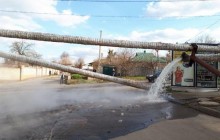 Реки из кипятка: в Харькове обвалилась наземная теплотрасса (видео)