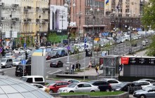 На Хрещатику зупинився рух через кортеж і зламаний світлофор (фото, відео)