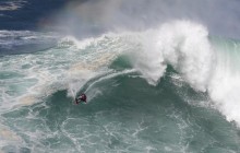 Пара португальських серфінгістів перетворила вантажівку на готель на колесах (відео)