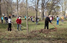 У Харкові тисячі містян вийшли на суботник (фото)
