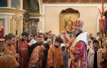 Напередодні дня жон-мироносиць Митрополит Онуфрій очолив літургію у Києво-Печерській лаврі