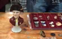 Ритуальний кинджал "Аненербе" і унікальний меч вождя: журналісти влаштували рейд київськими барахолками (відео)