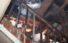 На Тернопільщині масштабну пожежу на закинутій фермі гасили 3,5 години (фото)