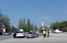 У Криму окупанти змусили зняти з машин кримськотатарські прапори, бо це "не подобається" іншим