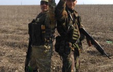 "Робочий і колгоспниця": у мережі висміяли безглузде фото бойовиків на Донбасі