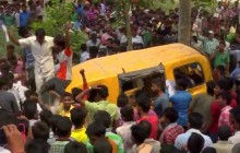 В Индии поезд протаранил школьный автобус, погибли 13 детей