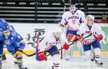 Украинский хоккеист забросил шайбу в свои ворота броском от чужих ворот (видео)