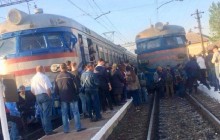 Не вистачає місця: близько 200 розлючених пасажирів заблокували два поїзди зі Львова (відео)