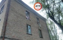 В Киеве в жилом доме прогремел взрыв (фото)