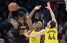 "Кливленд" прошел "Индиану", "Хьюстон" начал серию с победы над "Ютой" в плей-офф НБА