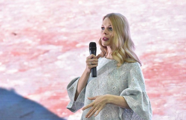 Ольга Фреймут похвасталась стройными ножками в мини-шортах