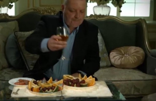 Элитный алкоголь и экзотические фрукты: СМИ узнали, какие цены в депутатской гостинице «Киев»  (видео)