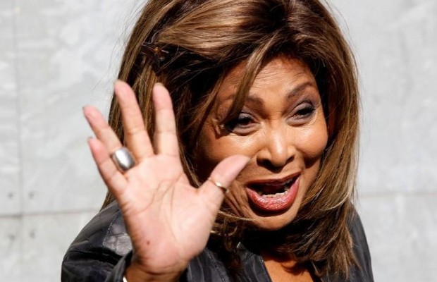 Редкий выход королевы рок-н-ролла: 78-летняя Тина Тернер вызвала фурор на премьере мюзикла о своей судьбе (видео)