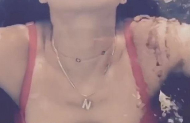 "Засветила" грудь и ягодицы: Настя Каменских похвасталась своими прелестями под водой (видео)