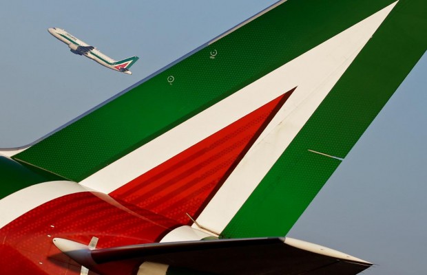 Alitalia запускает рейсы только для протестированных на коронавирус пассажиров