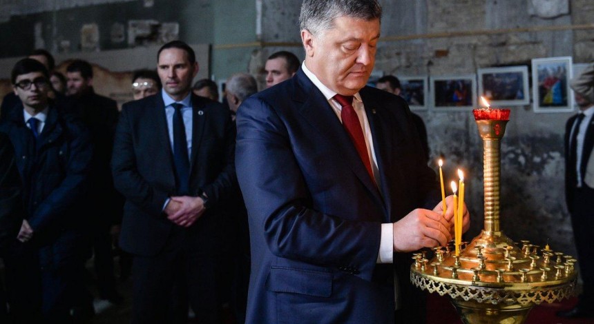 На Объединительный собор украинских церквей придет Порошенко - источник