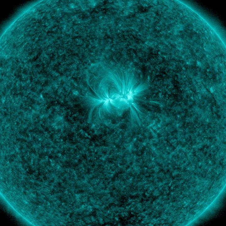 NASA показали блакитне сонце / Solar Dynamics Observatory, NASA NASA показали блакитне сонце / Solar Dynamics Observatory, NASA