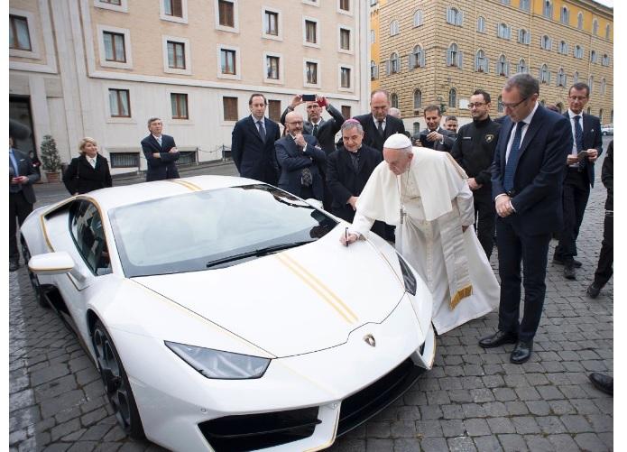 Папа Римский выставляет на продажу свой суперкар / autocentre.ua