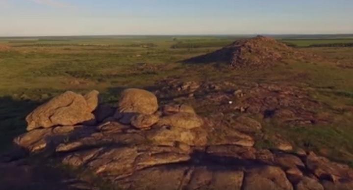 Заповедник "Каменные Могилы" на Донбассе / Скриншот из видео B Wild Заповедник "Каменные Могилы" на Донбассе / Скриншот из видео B Wild