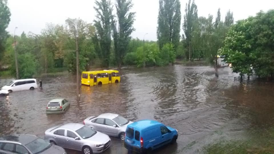 Наслідки зливи у Черкасах / www.facebook.com / Рома Зайцев Наслідки зливи у Черкасах / www.facebook.com / Рома Зайцев