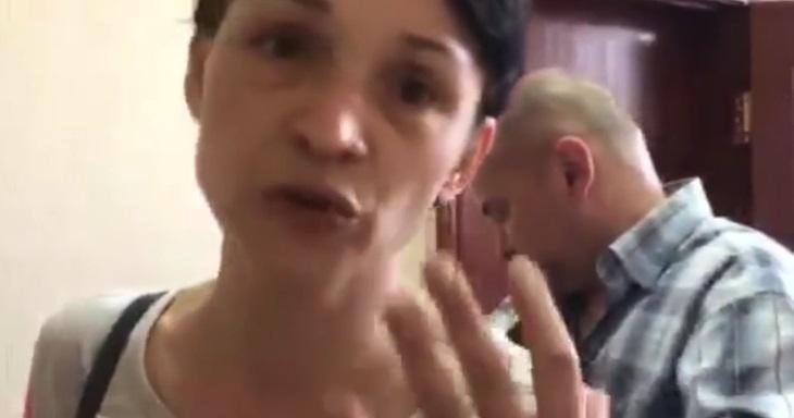 Мать уверяет, что Екатерина оказалась "не в том месте и не в то время" / Скриншот Мать уверяет, что Екатерина оказалась "не в том месте и не в то время" / Скриншот