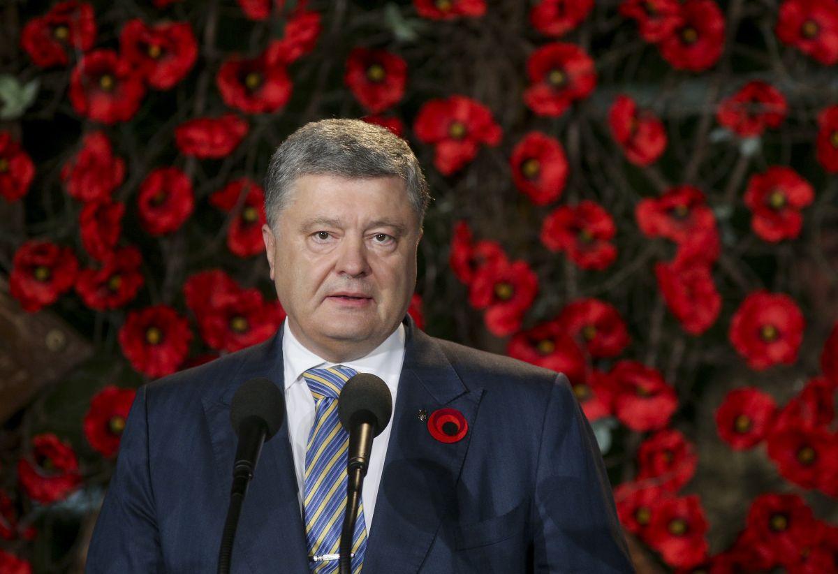Poroshenko at the First Minute of Peace event / Photo from president.gov.ua Poroshenko at the First Minute of Peace event / Photo from president.gov.ua