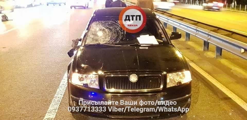 Загиблий намагався перебігти в недозволеному місці 8-смугову дорогу / фото dtp.kiev.ua Загиблий намагався перебігти в недозволеному місці 8-смугову дорогу / фото dtp.kiev.ua