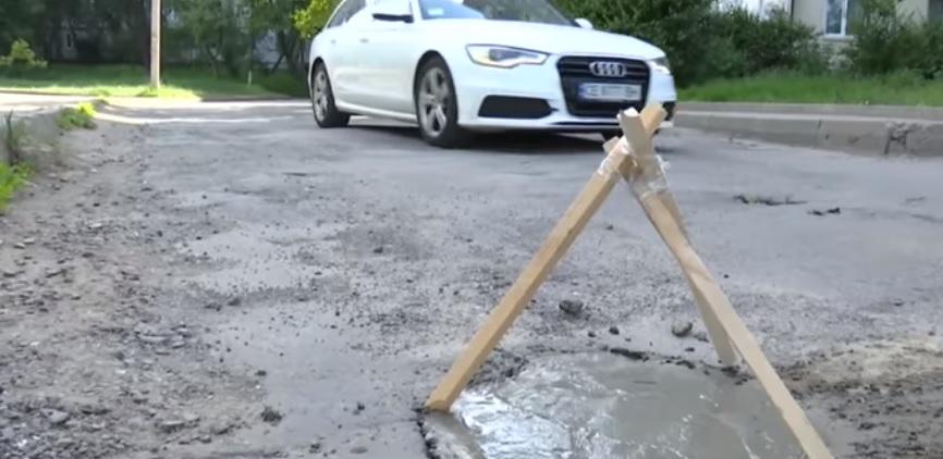 Водії підтримують ентузіаста / Скріншот відео ТСН Водії підтримують ентузіаста / Скріншот відео ТСН