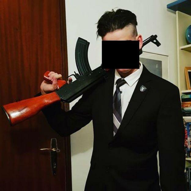 У його профілі в Instagram є чимало фотографій зі зброєю / фото tio.ch У його профілі в Instagram є чимало фотографій зі зброєю / фото tio.ch