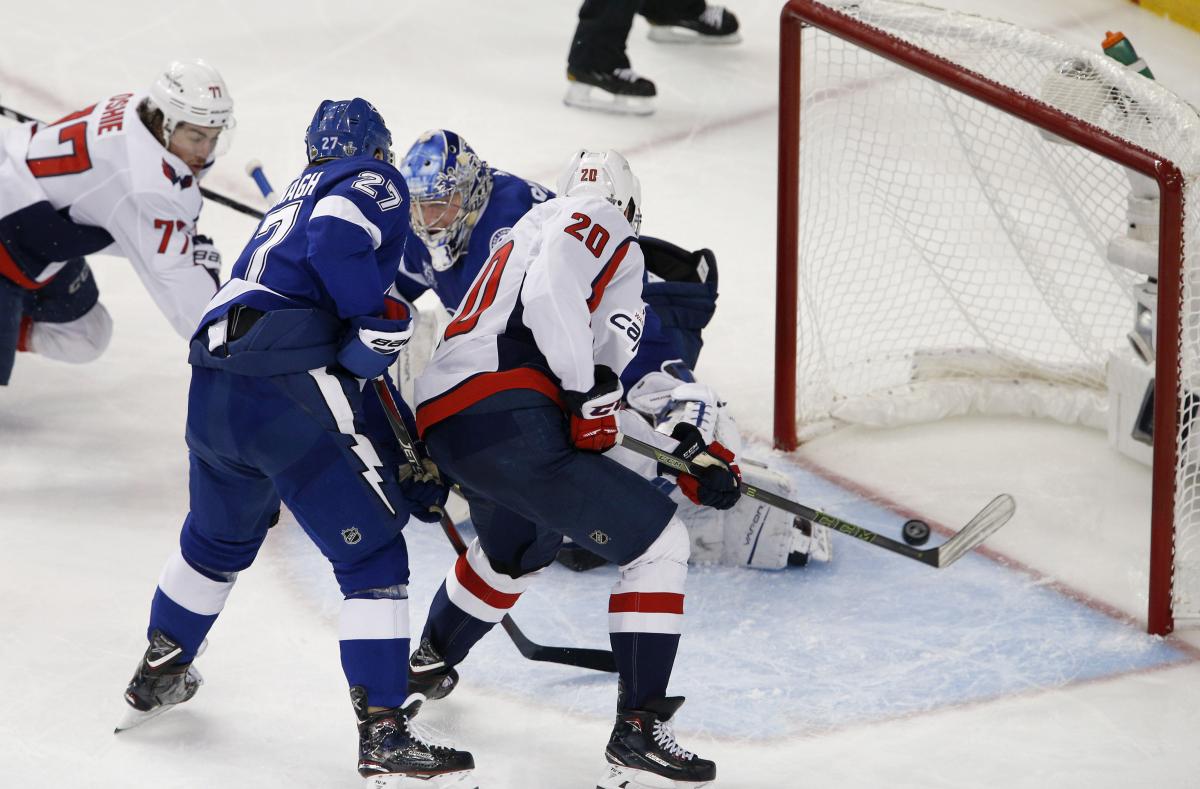 Гравці "Вашингтона" закинули чотири шайби у ворота "Тампи" в першому матчі серії / Reuters
