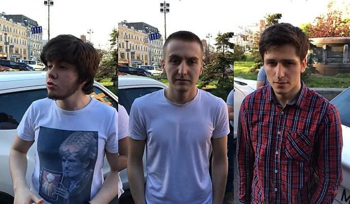 Суд виправдав трьох чоловіків, які у 2018 році напали на Мустафу Найєма / фото Українська правда Суд виправдав трьох чоловіків, які у 2018 році напали на Мустафу Найєма / фото Українська правда