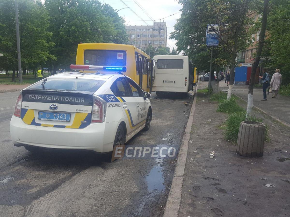 Чоловіка забрала швидка допомога / фото espreso.tv Чоловіка забрала швидка допомога / фото espreso.tv