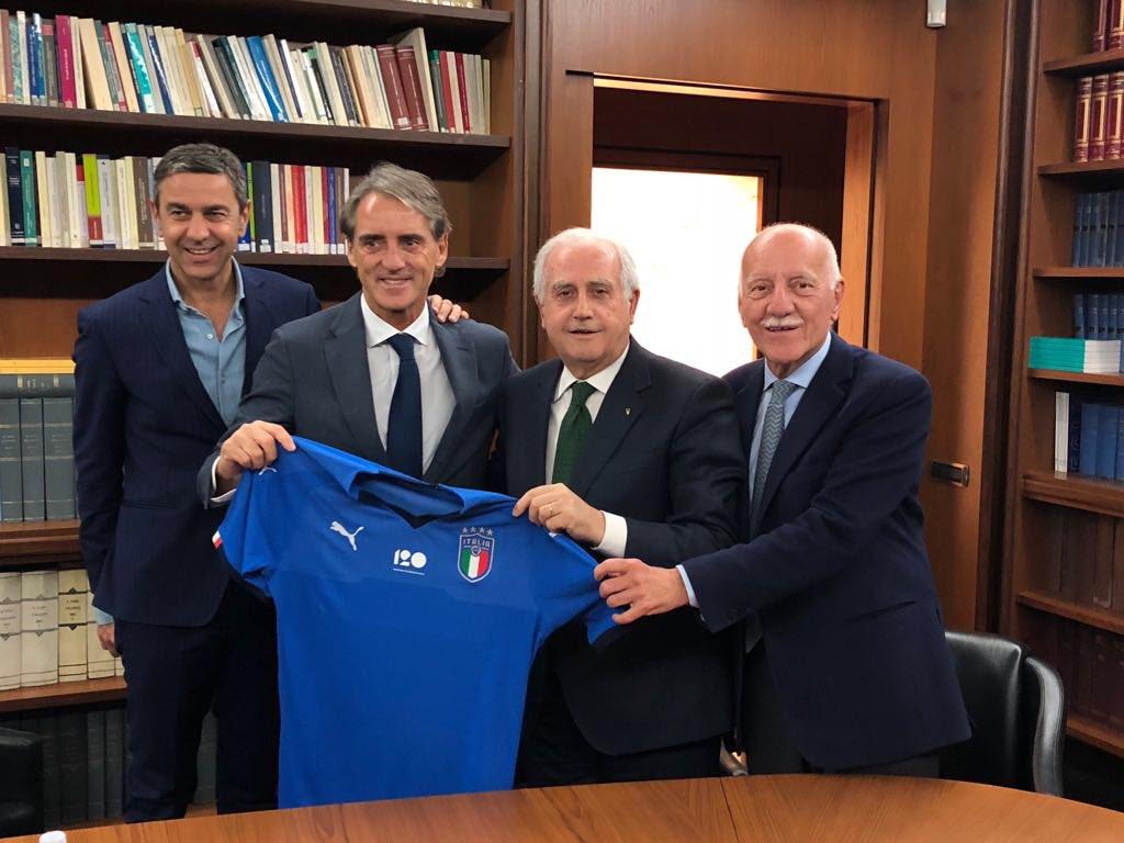 Роберто Манчини возглавил сборную Италии  твиттер сборной Италии