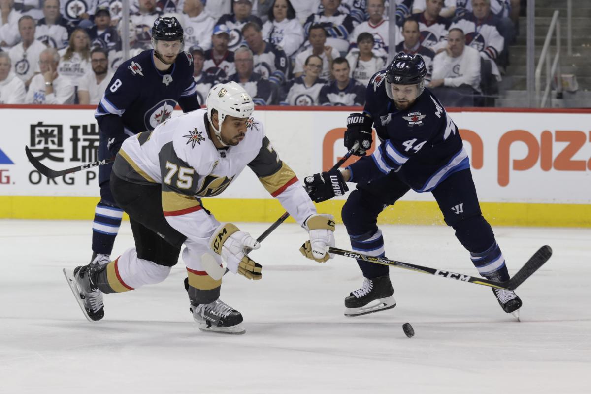 &quot;Вегас&quot; обыграл &quot;Джетс&quot; во втором матче серии / Reuters