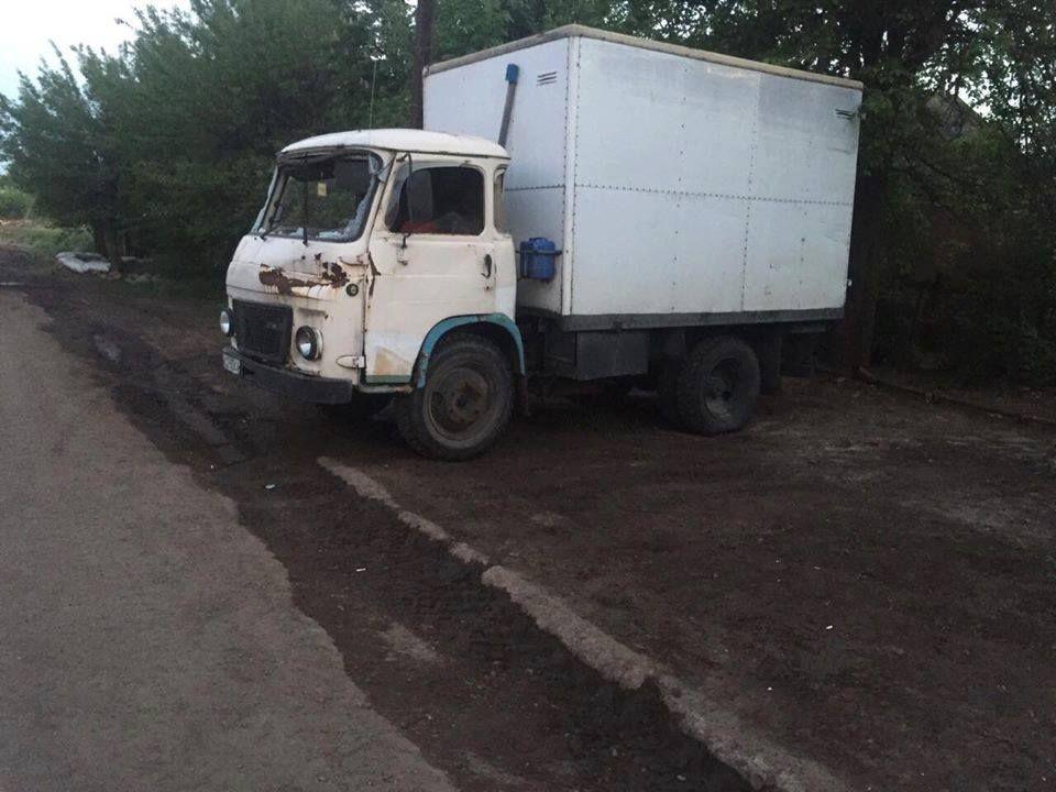 Авто с контрабандными сигаретами задержали на дороге Константиновка-Ясиноватая / фото facebook.com/pressjfo.news Авто с контрабандными сигаретами задержали на дороге Константиновка-Ясиноватая / фото facebook.com/pressjfo.news