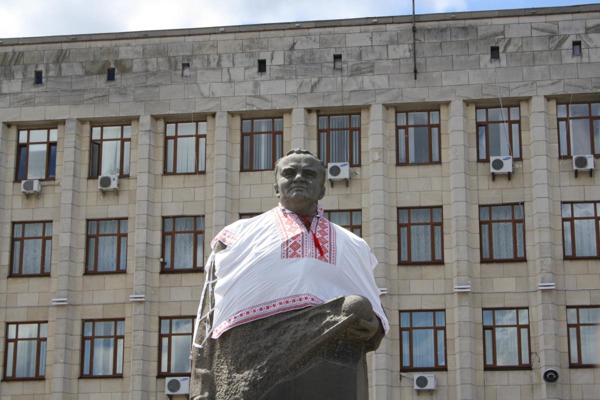 В Житомире в торжественном шествии по случаю Дня вышиванки приняли участие 500 человек (фото)