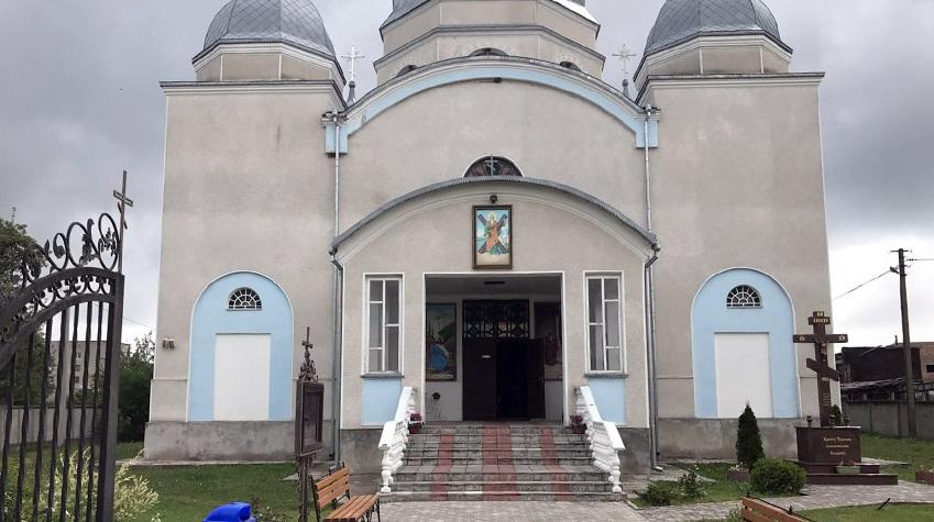 Двух пьяных мужчин, которые обокрали храм УПЦ в Хмельницкой области, задержали за 10 минут / hm.npu.gov.ua