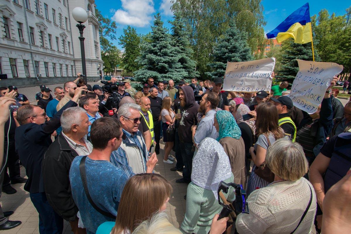 Верующие УПЦ провели акцию протеста против создания Украинской Поместной Церкви / dp.informator.ua