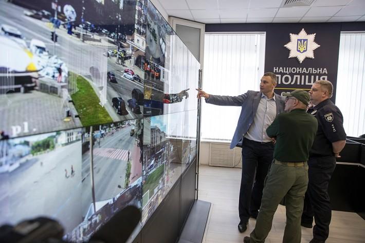 Кличко перевірив роботу Ситуаційного центру Нацполіції у Києві Кличко перевірив роботу Ситуаційного центру Нацполіції у Києві