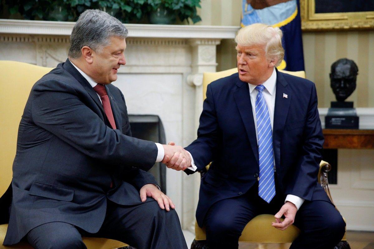 Петр Порошенко и Дональд Трамп во время встречи / REUTERS