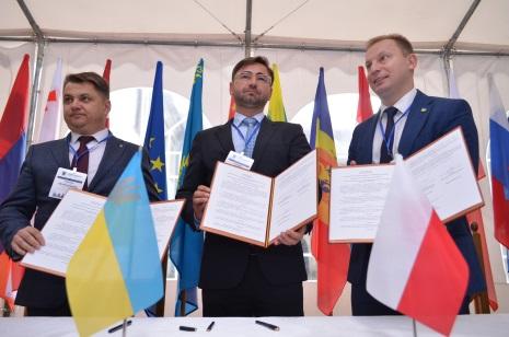На форумі підписали три меморандуми / фото прес-служба ТОДА На форумі підписали три меморандуми / фото прес-служба ТОДА