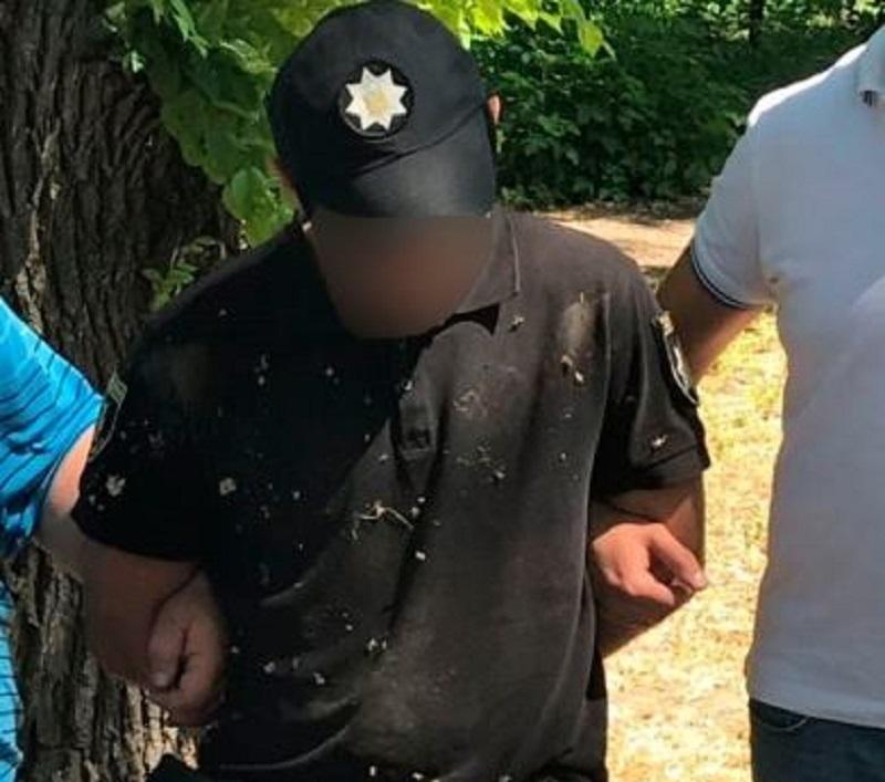 Група осіб, до складу якої входить поліцейський, займалася збутом метамфетаміну / Фото facebook.com/vkgunpzp