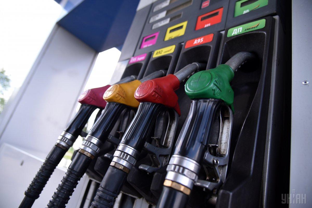 4 октября 2021 года  Минэкономики повысило предельную стоимость бензинов на 33 копейки / фото УНИАН, Владимир Гонтар