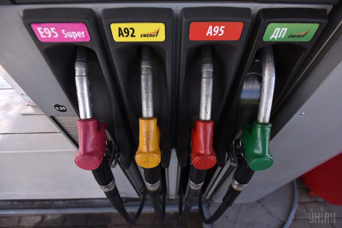 АЗС снизили цены на бензин / фото УНИАН